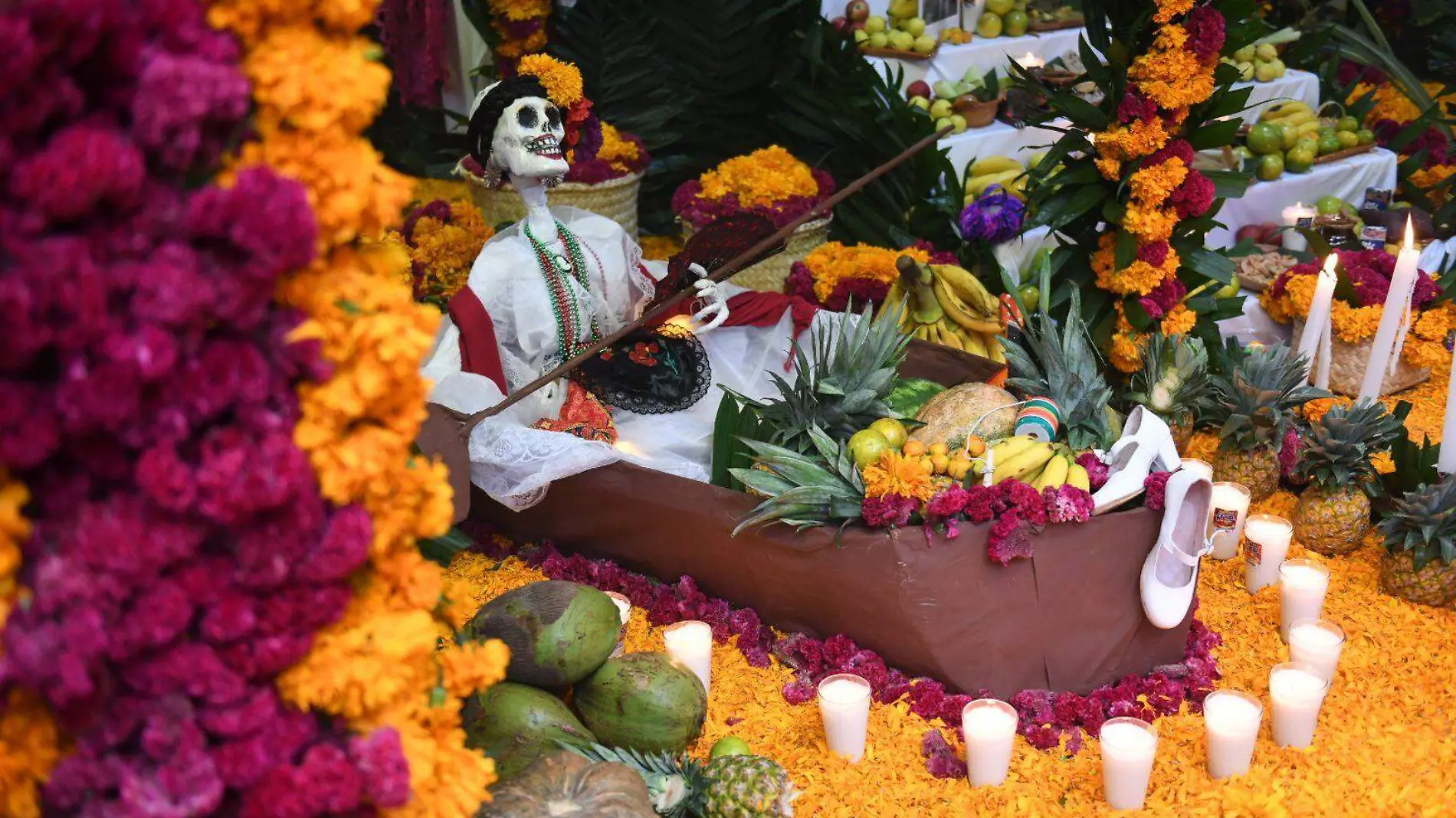 Ofrenda a las 10 regiones de Veracruz en el Complejo Omega 